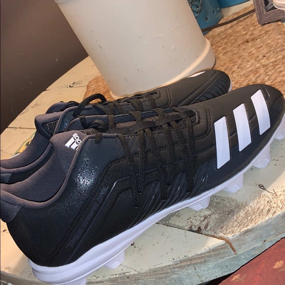 NWOT: Adidas baseball cleats